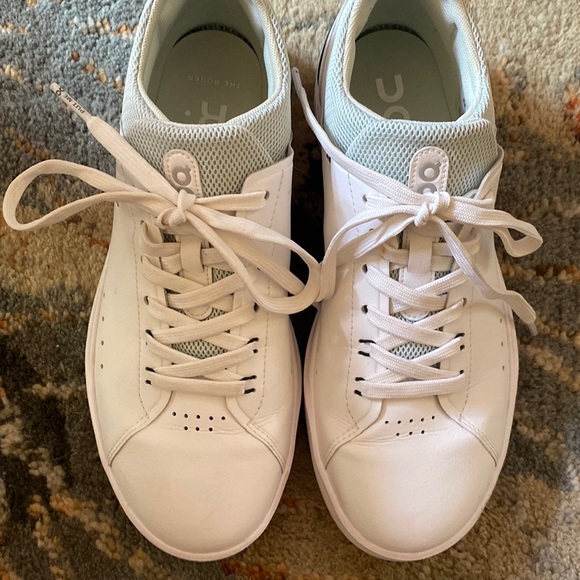 On Running Shoes - Leather ladies on clouds